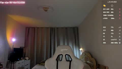 lynne_dawson online show from April 19, 3:34 pm