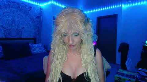 Snapshot of maciimayy chatting on October 19, 3:52 am maciimayy online show from October 19, 3:52 am