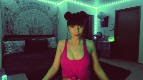 Snapshot of maciimayy chatting on October 22, 12:15 am maciimayy online show from October 22, 12:15 am