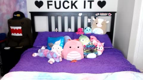 Mackenzie Wolfe online show from December 18, 5:45 am