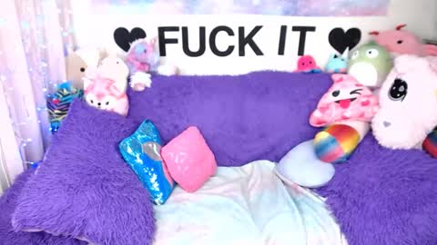 Mackenzie Wolfe online show from February 10, 6:38 am