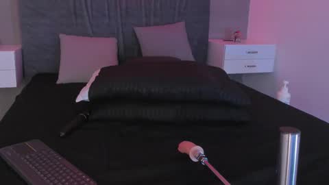 Maddy  online show from September 26, 9:45 pm