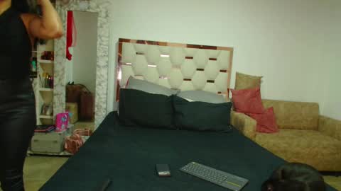 madelyn roses online show from February 1, 2:54 am