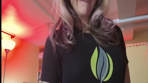 Madie Ray online show from April 15, 7:20 am