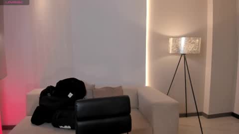 Maddi Collins online show from November 8, 7:30 pm