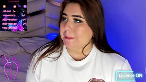 madissonlee__ online show from December 17, 9:08 pm