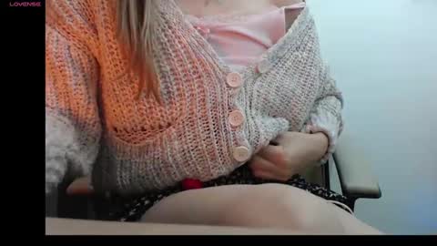 Mara online show from March 12, 6:11 pm