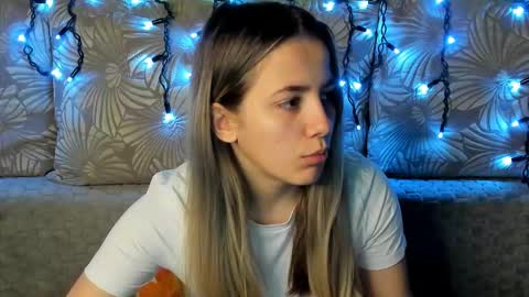 Maggie online show from December 2, 3:08 am