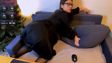 Jade online show from February 4, 1:03 pm