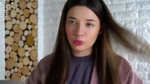 Lucy online show from November 26, 3:18 am