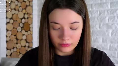 Lucy online show from November 4, 2:05 am