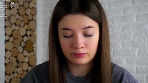 Lucy online show from February 18, 2:10 am