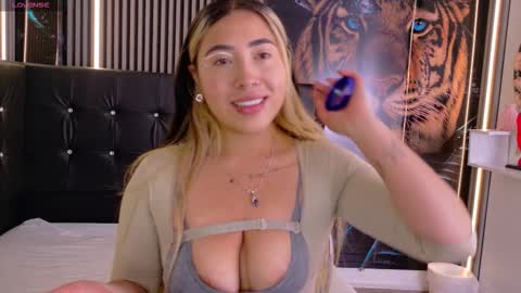 Manuela  online show from October 19, 7:05 pm