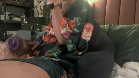 Snapshot of margolane chatting on October 21, 1:09 am Elle online show from October 21, 1:09 am