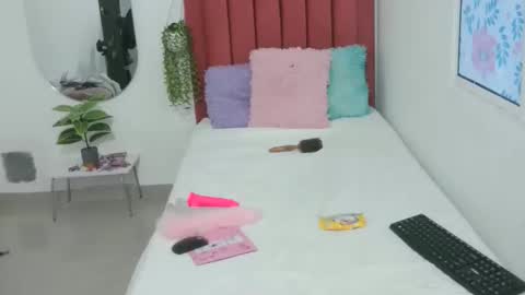 Snapshot of mari_curls chatting on October 23, 11:05 am mari_curls online show from October 23, 11:05 am