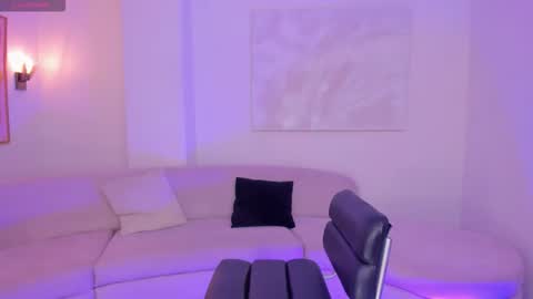 MARIA HERRERA  online show from January 5, 9:07 pm