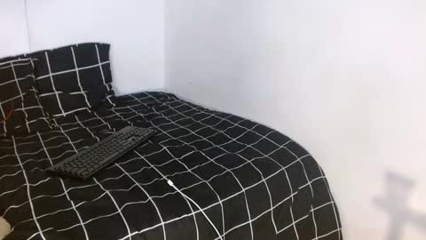 Mariam Calad online show from December 15, 1:11 am