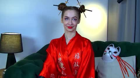 MariaMenson online show from October 28, 6:35 pm