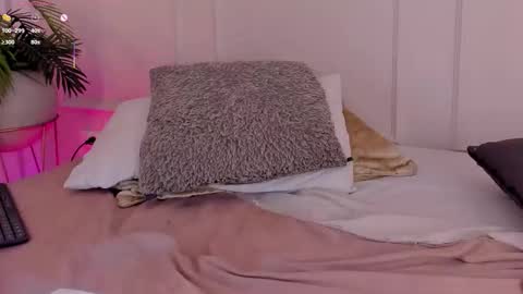 Maria Pettit online show from February 13, 11:23 am