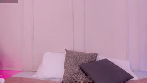 Maria Pettit online show from November 20, 11:22 am