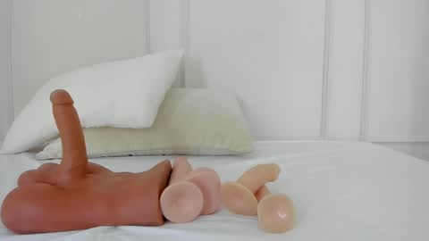 Maria Pettit online show from February 18, 12:17 pm