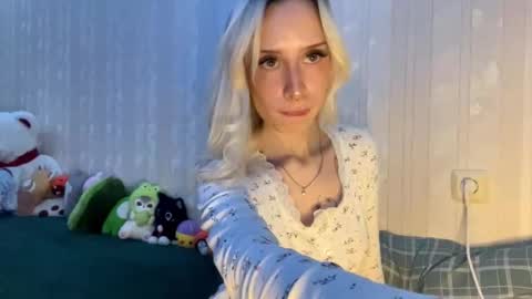 Molly online show from November 21, 4:20 pm