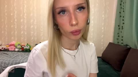 Molly online show from September 19, 8:13 am