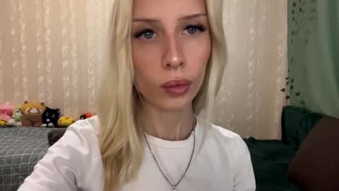 Molly online show from September 22, 7:18 am