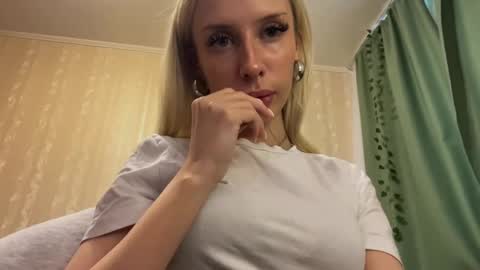 Molly online show from September 18, 7:29 am