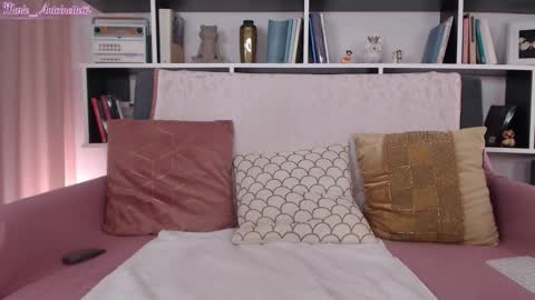Snapshot of marie_antoinette62 chatting on October 23, 6:08 am Maria online show from October 23, 6:08 am