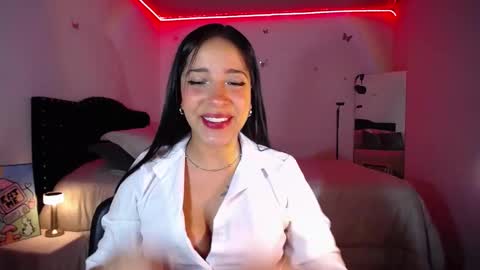 Snapshot of marie_daved chatting on February 8, 3:08 am Nicolle online show from February 8, 3:08 am