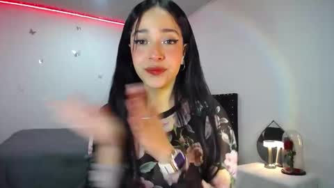 Snapshot of marie_daved chatting on December 23, 2:56 am Nicolle online show from December 23, 2:56 am