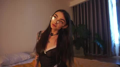 Mia online show from March 1, 1:38 am