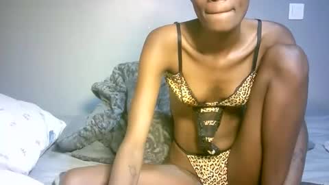 maskgang001 online show from October 26, 2:07 am