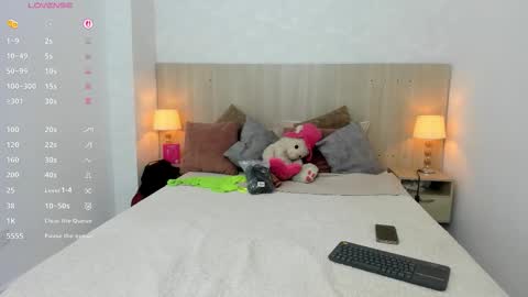 Macarena online show from October 25, 3:58 am