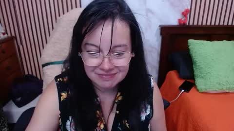 Snapshot of mature_wolf chatting on October 17, 10:02 pm Sonia online show from October 17, 10:02 pm