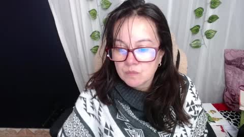 Snapshot of mature_wolf chatting on December 3, 10:18 pm Sonia online show from December 3, 10:18 pm