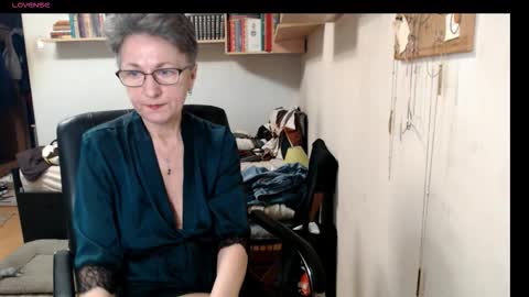 maturekate online show from October 15, 6:38 am