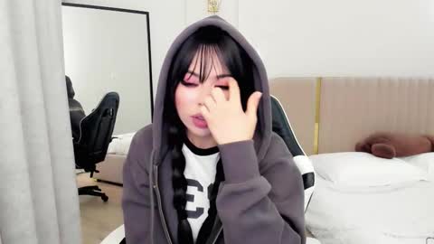 Mia online show from November 27, 2:36 am