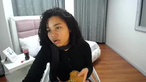 Snapshot of mayaa_ross chatting on December 14, 3:17 am Maya online show from December 14, 3:17 am
