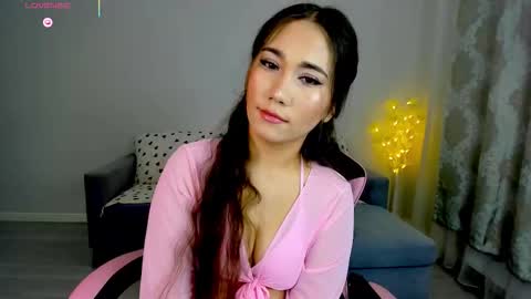 Mia online show from February 21, 1:45 pm