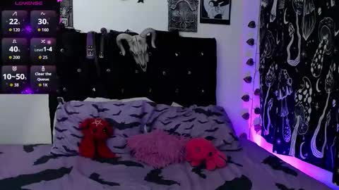 Snapshot of mayaredd chatting on October 31, 5:42 am mayaredd online show from October 31, 5:42 am