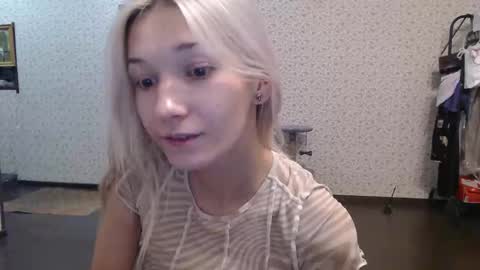 maybe_doll online show from October 25, 3:25 am