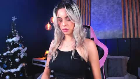 Snapshot of mayli_xx chatting on December 9, 8:00 am ALIS online show from December 9, 8:00 am