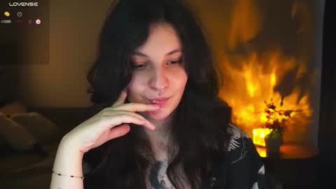 Snapshot of maymary_ chatting on October 21, 6:06 am Mary . online show from October 21, 6:06 am