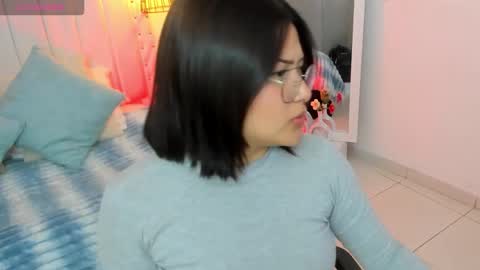 Mayu KIm online show from November 4, 7:30 pm