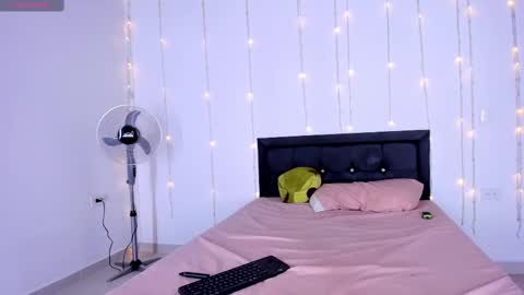 medussa13 online show from March 5, 1:10 am