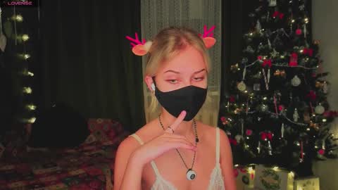 meeeewmeeeeow online show from December 21, 1:32 am