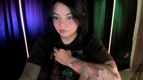 welcome guys   please  help me to reach 100 hands up Thanks  online show from December 6, 8:39 pm