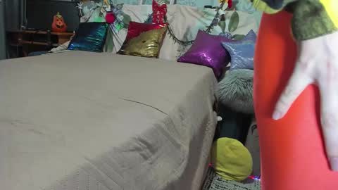 Snapshot of meganfox3325 chatting on October 23, 7:58 am Nicki--------- Welcome to my Room online show from October 23, 7:58 am